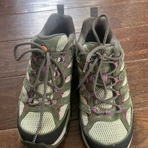 New w/out box MERELL Moab 3 waterproof hiking shoes. Women’s size 9.5